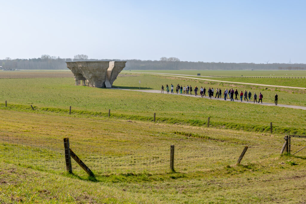 Performance nieuwe makers van Flevolab tijdens Land Art Weekend